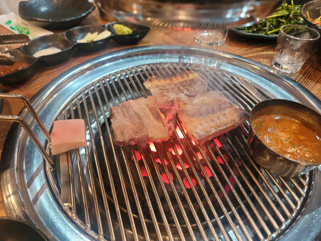 지글지글 익고있는고기