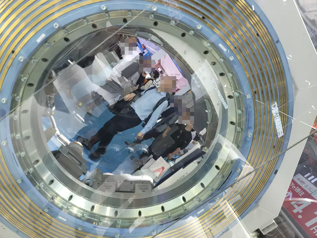 갠트리 회전 구조체