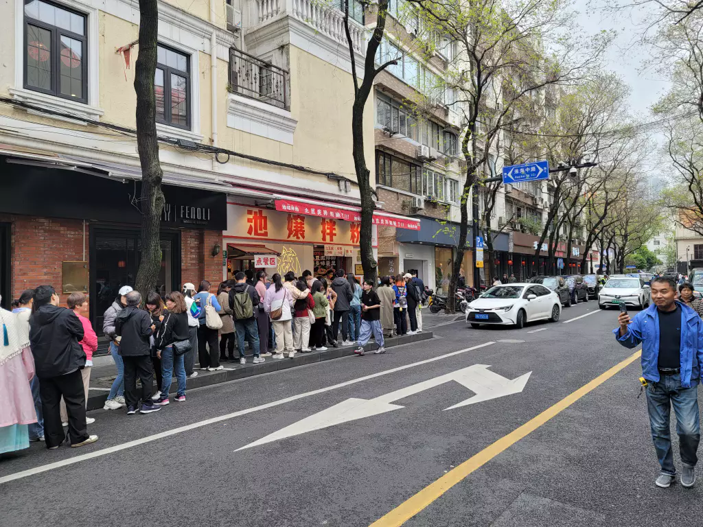 딘타이펑 가는길에 발견한 장사가 잘되는 집