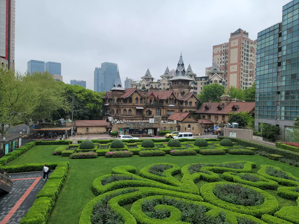 딘타이펑 가는길에 발견에 예쁜 조경