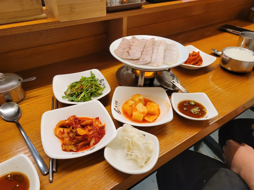 수육과 밑반찬들