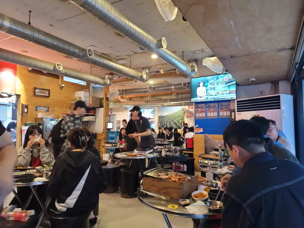 마부자생삼겹살김치찌개 매장 내부 사진